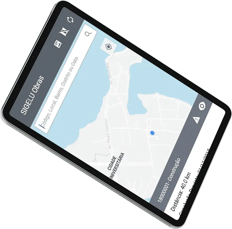 Tablet exibindo um mapa interativo do software "SIGELU Obras", com ícones de pesquisa e localização na parte superior e informações sobre obras públicas na parte inferior da tela.