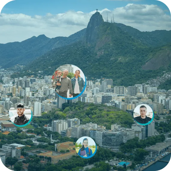 Vista aérea do Rio de Janeiro, com o Cristo Redentor ao fundo, destacando círculos com fotos de pessoas diversas, sugerindo conexão ou representação de uma equipe ou comunidade.