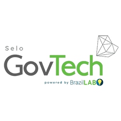 Logotipo do "Selo GovTech powered by BrazilLAB", com o nome "Gov" em cinza e "Tech" em verde e um ícone geométrico abstrato ao lado.